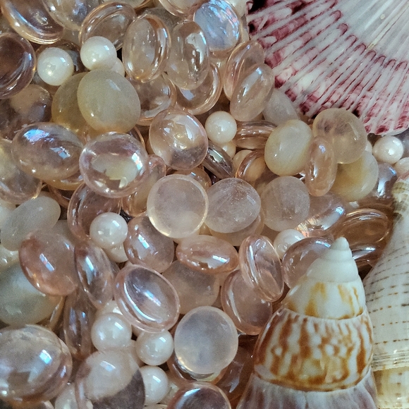 1qt Glass Pearls, Pink Irredescent Glass & Pink Cabachons, 4 shells🐚(3lbs 13oz) - Picture 6 of 6